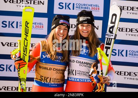 France. 11th févr. 2023. Jasmine Flury de Suisse (à gauche, gagnante) et Corinne Suter de Suisse (3rd places) après la course de ski de descente des femmes à Méribel en France. (Credit image: © Christopher Levy/ZUMA Press Wire) USAGE ÉDITORIAL SEULEMENT! Non destiné À un usage commercial ! Crédit : ZUMA Press, Inc./Alay Live News Banque D'Images