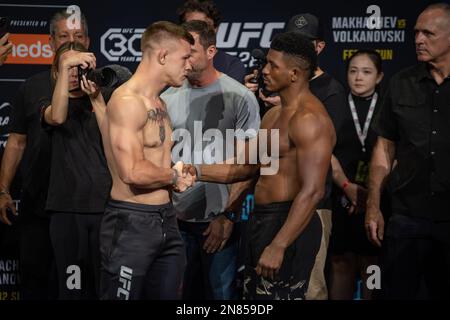 PERTH, AUSTRALIE - 11 FÉVRIER : Jimmy Crute et Alonzo Menefield affrontent à l'UFC 284 Weight ins in avant leur combat à l'UFC 284 : Makhachev v Volkanovski à RAC Arena sur 12 février 2023 à Perth, Australie occidentale, Australie. (Photo de Matt Davies/PxImages) crédit: PX Images/Alamy Live News Banque D'Images