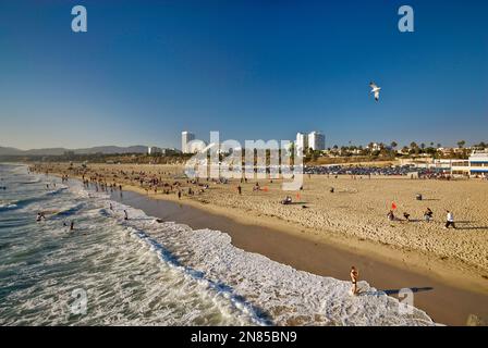 Pacific Beach vue de Santa Monica Pier, Santa Monica, Californie, États-Unis Banque D'Images