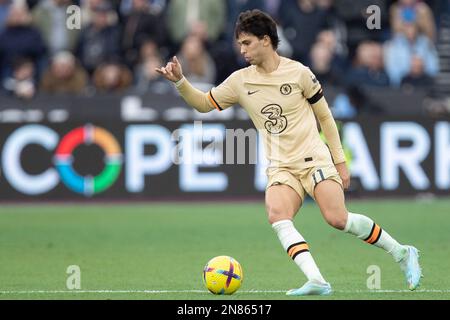 Joao Felix de Chelsea contrôle le ballon lors du match de la Premier League entre West Ham United et Chelsea au London Stadium, Stratford, le samedi 11th février 2023. (Photo: Federico Guerra Maranesi | MI News) Credit: MI News & Sport /Alamy Live News Banque D'Images