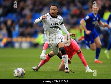 Cameron Archer de Middlesbrough marque le deuxième but du match du championnat Sky Bet au Cardiff City Stadium. Date de la photo: Samedi 11 février 2023. Banque D'Images