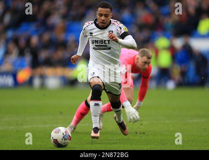 Cameron Archer de Middlesbrough marque le deuxième but du match du championnat Sky Bet au Cardiff City Stadium. Date de la photo: Samedi 11 février 2023. Banque D'Images