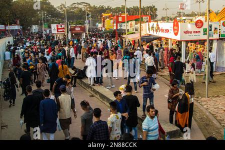 L'une des plus grandes expositions annuelles du livre au monde est connue sous le nom d'Ekuse BoE Mela, image prise sur 10 février 2023, de Dhaka, Bangladesh, Asie du Sud Banque D'Images