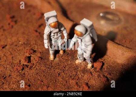 Astronautes explorateurs de la planète Mars : modèles réduits. Banque D'Images