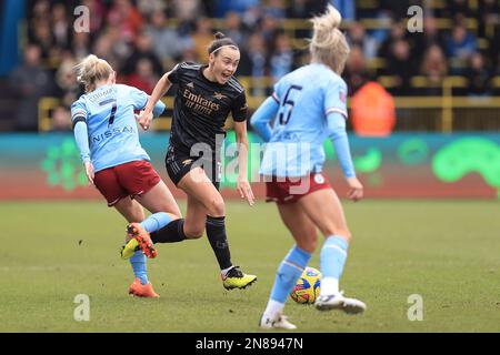 Citys Laura Combs défient les arsenaux Frida Maanum lors du match de Super League féminin Barclays FA entre Manchester City et Arsenal au stade Academy, Manchester, le samedi 11th février 2023. (Photo : Chris Donnelly | MI News) Credit : MI News & Sport /Alay Live News Banque D'Images