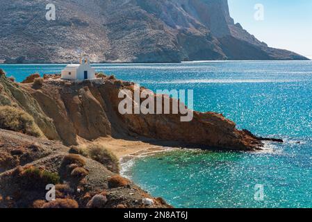 Agioi Anargyroi plage et église, Anafi Banque D'Images