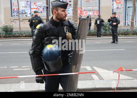 Paris, France. 11th févr. 2023. Des milliers de personnes démontreront les plans de retraite de Macron. Crédit : Brian Minkoff/Alamy Live News Banque D'Images