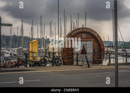 Porte d'entrée principale de la marina du Kinsale Yacht Club. Co Cork, Irlande. Banque D'Images