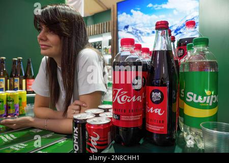 Moscou, Russie. 09th févr. 2023. Bavaria Cola Limited Edition et autres boissons à l'occasion de l'exposition internationale de 30th ans de nourriture, boissons et matières premières pour leur production Prodexpo. (Photo par Alexander Sayganov/SOPA Images/Sipa USA) crédit: SIPA USA/Alay Live News Banque D'Images