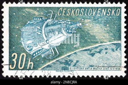 TCHÉCOSLOVAQUIE - VERS 1961: Un timbre imprimé en Tchécoslovaquie montre Spoutnik III, était un satellite scientifique soviétique lancé le 15 mai 1956 à partir de Baiko Banque D'Images