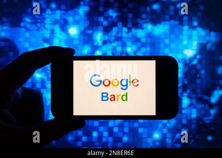 Composite numérique du logo de Google Bard ai chatbot sur l'écran du téléphone Banque D'Images