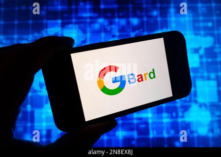 Composite numérique du logo de Google Bard ai chatbot sur l'écran du téléphone Banque D'Images