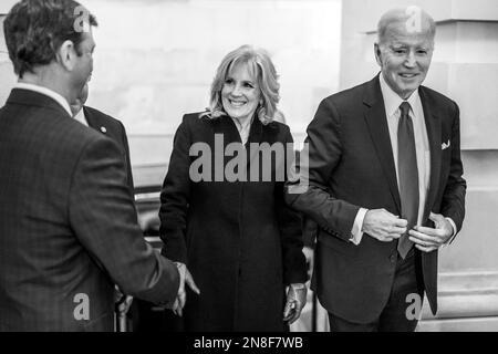 Washington, États-Unis d'Amérique. 07th févr. 2023. Washington, États-Unis d'Amérique. 07 février 2023. Le président américain Joe Biden et la première dame Jill Biden arrivent par cortège pour présenter son discours sur l'état de l'Union à la session conjointe du Congrès, 7 février 2023 à Washington, DC Credit: Adam Schultz/White House photo/Alay Live News Banque D'Images