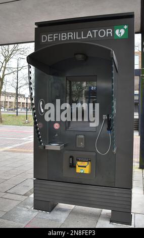 Un défibrillateur dans le centre de Milton Keynes Banque D'Images