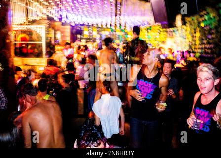 New York City, NY, États-Unis, jeunes gens, grande foule, hommes gays dansant dans une boîte de nuit, Dancefloor, LGBT, discothèque gay Banque D'Images