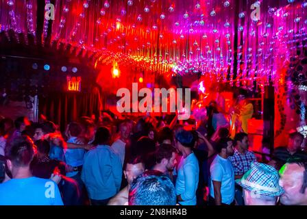 New York City, NY, États-Unis, grande foule de jeunes, foule dansant dans la boîte de nuit, LGBT, gay Disco Club Banque D'Images