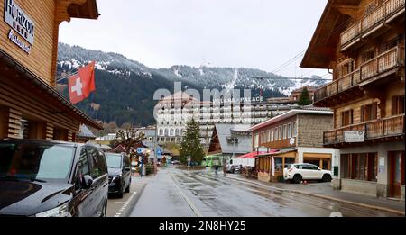 Rue principale de Villars sur Ollon en janvier 2023 Banque D'Images