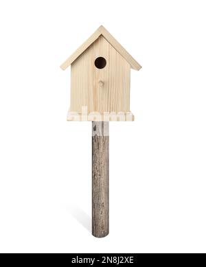 Magnifique boîte à oiseaux en bois isolée sur blanc Banque D'Images