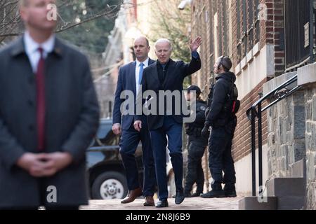 Washington DC, États-Unis. 11th févr. 2023. Le président des États-Unis Joe Biden quitte ses services à l'église catholique de la Sainte-Trinité à Washington, DC sur 11 février 2023. Chris Kleponis - Pool via le CNP le président des États-Unis Joe Biden et la première dame Dr. Jill Biden accueillent les gouverneurs et leurs conjoints pour le dîner à la Maison Blanche lors de la réunion d'hiver de l'Association des gouverneurs nationaux à Washington, DC sur 11 février 2023. Credit: Chris Kleponis / Pool via CNP Credit: Abaca Press/Alay Live News Banque D'Images