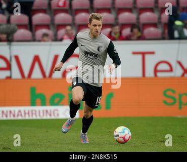 11 février 2023, stade MEWA, Mayence, GER, 1.FBL, 1.FSV FSV Mayence 05 contre FC Augsbourg, la réglementation DFL interdit toute utilisation de photographies comme séquences d'images et/ou quasi-vidéo. Sur la photo Arne Maier (Augsbourg) Banque D'Images