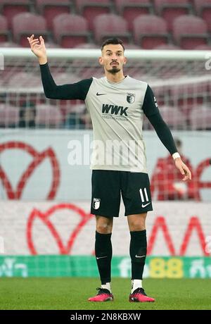 11 février 2023, stade MEWA, Mayence, GER, 1.FBL, 1.FSV FSV Mayence 05 contre FC Augsbourg, la réglementation DFL interdit toute utilisation de photographies comme séquences d'images et/ou quasi-vidéo. Photo Elvis Rexhbecaj (Augsbourg) Banque D'Images