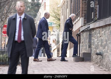 Washington, États-Unis. 11th févr. 2023. Le président des États-Unis Joe Biden arrive pour la messe à l'église catholique de la Sainte-Trinité à Washington, DC, samedi, 11 février 2023. Photo de Chris Kleponis/UPI crédit: UPI/Alay Live News Banque D'Images