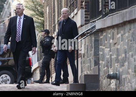 Washington, États-Unis. 11th févr. 2023. Le président des États-Unis Joe Biden quitte ses services à l'église catholique de la Sainte-Trinité à Washington, DC, samedi, 11 février 2023. Photo de Chris Kleponis/UPI crédit: UPI/Alay Live News Banque D'Images