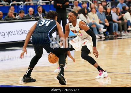 Orlando, États-Unis. 11th févr. 2023. Orlando, États-Unis, février 11th 2023 : BAM Adebayo (13 Miami) contrôle le ballon lors du match de basket-ball de la NBA entre Orlando Magic et Miami Heat au Amway Centre à Orlando, Floride, États-Unis. (Aucune utilisation commerciale) (Daniela Porcelli/SPP) crédit: SPP Sport presse photo. /Alamy Live News Banque D'Images