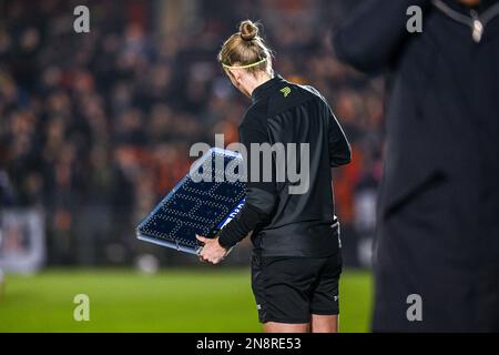 4th arbitre Viki de Cremer photographié lors d'un match de football entre KMSK Deinze et l'équipe de jeunes RSC Anderlecht futures lors du 22 e match de la Challenger Pro League pour la saison 2022-2023 , le samedi 11 février 2023 à Deinze , Belgique . PHOTO SPORTPIX | Stijn Audooren Credit: David Catry/Alay Live News Banque D'Images