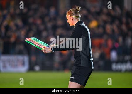 4th arbitre Viki de Cremer photographié lors d'un match de football entre KMSK Deinze et l'équipe de jeunes RSC Anderlecht futures lors du 22 e match de la Challenger Pro League pour la saison 2022-2023 , le samedi 11 février 2023 à Deinze , Belgique . PHOTO SPORTPIX | Stijn Audooren Credit: David Catry/Alay Live News Banque D'Images