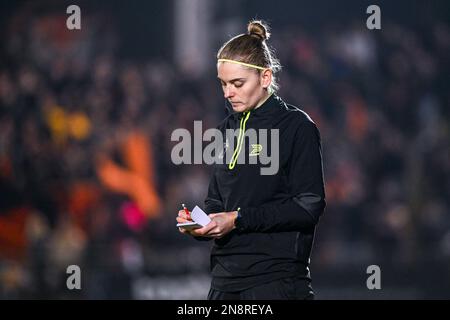 4th arbitre Viki de Cremer photographié lors d'un match de football entre KMSK Deinze et l'équipe de jeunes RSC Anderlecht futures lors du 22 e match de la Challenger Pro League pour la saison 2022-2023 , le samedi 11 février 2023 à Deinze , Belgique . PHOTO SPORTPIX | Stijn Audooren Credit: David Catry/Alay Live News Banque D'Images