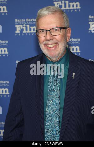 Santa Barbara, env. 11th févr. 2023. Leonard Maltin au Maltin Modern Master Award du Festival international du film de Santa Barbara en 38th en l'honneur de Jamie Lee Curtis au Arlington Theatre de Santa Barbara, en Californie, sur 11 février 2023. Crédit : Faye Sadou/Media Punch/Alay Live News Banque D'Images