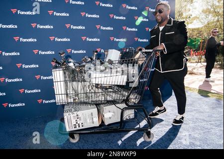 Phoenix, États-Unis. 11th févr. 2023. Kevin Hart marchant sur le tapis rouge au Super Bowl LVII de Michael Rubin, un groupe de fanatiques en étoile, qui s'est tenu à l'Arizona Biltmore, Un Waldorf Astoria Resort à Phoenix, Arizona, le 11 février 2023. (Photo de TJ Roth/Sipa USA) crédit: SIPA USA/Alay Live News Banque D'Images