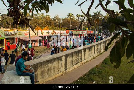 Bangladesh. 10th févr. 2023. L'une des plus grandes expositions annuelles du livre au monde est connue sous le nom d'Ekuse BoE Mela, image prise de Dhaka, Bangladesh, Asie du Sud. (Image de crédit : © Md Noor Hossain/Pacific Press via ZUMA Press Wire) USAGE ÉDITORIAL SEULEMENT! Non destiné À un usage commercial ! Banque D'Images