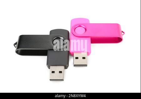 Différents lecteurs flash USB sur fond blanc Banque D'Images