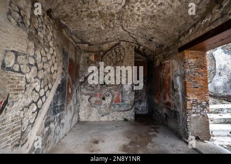 Ancienne salle romaine bien conservée dans les ruines de Pompéi Banque D'Images