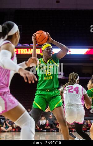 Le centre des Ducks de l'Oregon Phillipina Kyei (15 ans) lors du troisième quart-temps contre les Trojans de l'USC lors d'un match de saison régulière au Galen Center le vendredi 10 février 2023 à Los Angeles, Calif. Les Trojans ont battu les Ducks 56-51. (Aliyah Navarro/image du sport) Banque D'Images