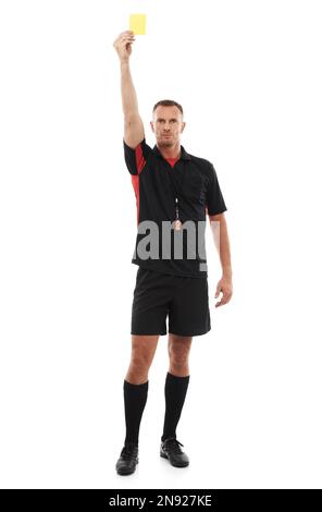 Arbitre sportif, homme et carte jaune avertissement pour les règles de football, pénalité ou échec en studio. Panneau de couleur pour coach sportif pour erreur, attention ou drapeau pour Banque D'Images