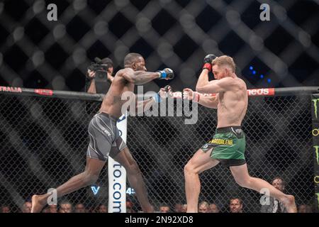 PERTH, AUSTRALIE - 12 FÉVRIER : (G-D) Randy Brown combat Jack Della Maddalena dans leur combat de poids-lourd lors de l'événement UFC 284 à RAC Arena sur 12 février 2023 à Perth, en Australie. (Photo de Matt Davies/PxImages) Banque D'Images