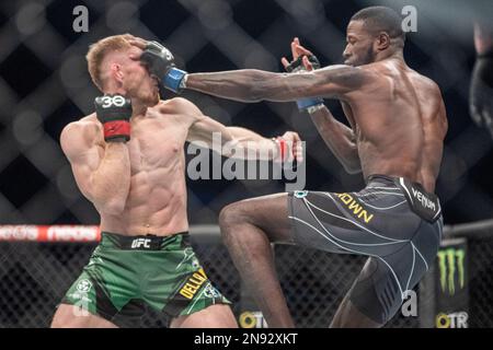 PERTH, AUSTRALIE - 12 FÉVRIER : (R-L) Randy Brown combat Jack Della Maddalena dans leur combat de poids-lourd lors de l'événement UFC 284 à RAC Arena sur 12 février 2023 à Perth, en Australie. (Photo de Matt Davies/PxImages) Banque D'Images