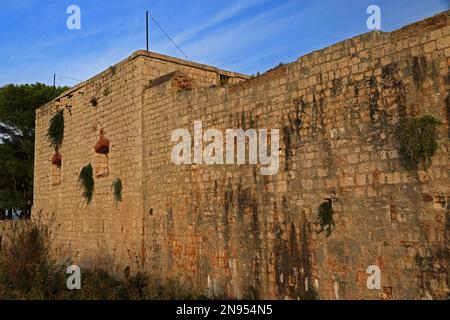 Fort George a été construit par les Britanniques, île de vis, Croatie Banque D'Images