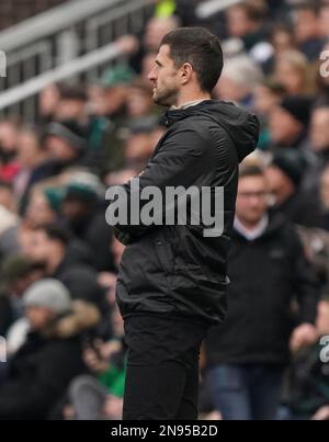 PLYMOUTH, ANGLETERRE - FÉVRIER 11 : John Mousinho, directeur de Portsmouth, pendant la première ligue de mise du ciel entre Plymouth Argyle et Portsmouth, à Home Park on 11 février 2023 à Plymouth, Royaume-Uni. (Photo par MB Media) Banque D'Images