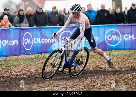 FEM Van Empel dirige la course aux Championnats du monde de Cyclocross à Hoogerheide Banque D'Images