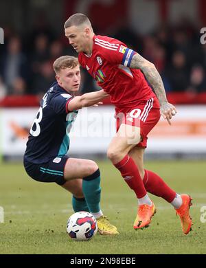 Ben Gladwin de Crawley Town en action pendant le match de la Ligue EFL deux entre Crawley Town et Crewe Alexandra au stade Broadfield de Crawley. 11th février 2023 Banque D'Images