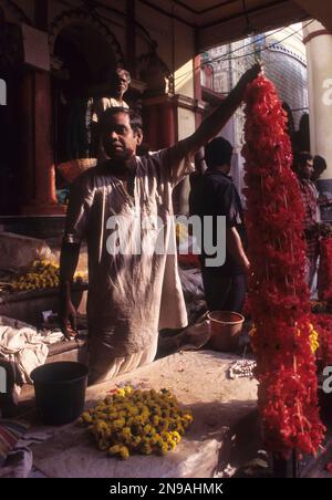 Fleuriste à Kali Khetra, Kalighat à Kolkata ou Calcutta, Inde, Asie Banque D'Images