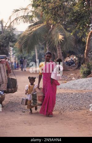 Mère et filles, Vizag, Andhra Pradesh, Inde Banque D'Images