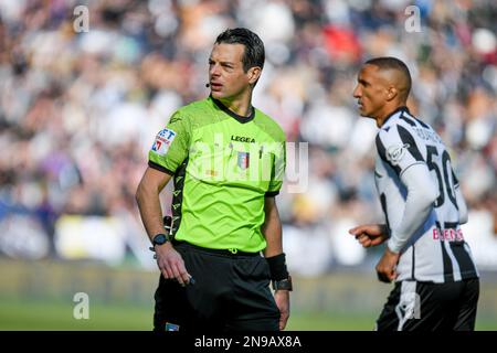 Udine, Italie. 12th févr. 2023. L'arbitre du match Ivano Pezzuto pendant Udinese Calcio vs US Sassuolo, football italien série A match à Udine, Italie, 12 février 2023 crédit: Agence de photo indépendante/Alamy Live News Banque D'Images