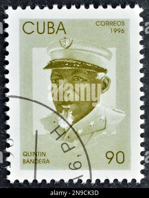 Timbre-poste annulé imprimé par Cuba, qui montre le chef militaire cubain de l'insurrection cubaine contre l'espagnol Quintín Bandera, vers 1996. Banque D'Images