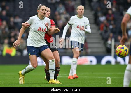 Londres, Royaume-Uni. 12th févr. 2023. Shelina Zadorsky (3) de Tottenham photographié dans un duel avec Ella Toone (7) de Manchester lors d'un match de football féminin entre Tottenham Hotspur Women et Manchester United Women lors d'un match replanifié du premier match de la saison 2022 - 2023 de Barclays Women's Super League , Dimanche 12 février 2023 à Londres , ANGLETERRE . PHOTO SPORTPIX | David Catry crédit: David Catry/Alay Live News Banque D'Images