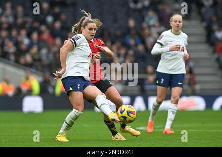 Londres, Royaume-Uni. 12th févr. 2023. Shelina Zadorsky (3) de Tottenham photographié dans un duel avec Ella Toone (7) de Manchester lors d'un match de football féminin entre Tottenham Hotspur Women et Manchester United Women lors d'un match replanifié du premier match de la saison 2022 - 2023 de Barclays Women's Super League , Dimanche 12 février 2023 à Londres , ANGLETERRE . PHOTO SPORTPIX | David Catry crédit: David Catry/Alay Live News Banque D'Images